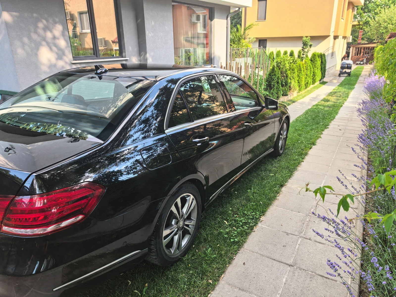Mercedes-Benz E 220, снимка 5 - Автомобили и джипове - 55617800
