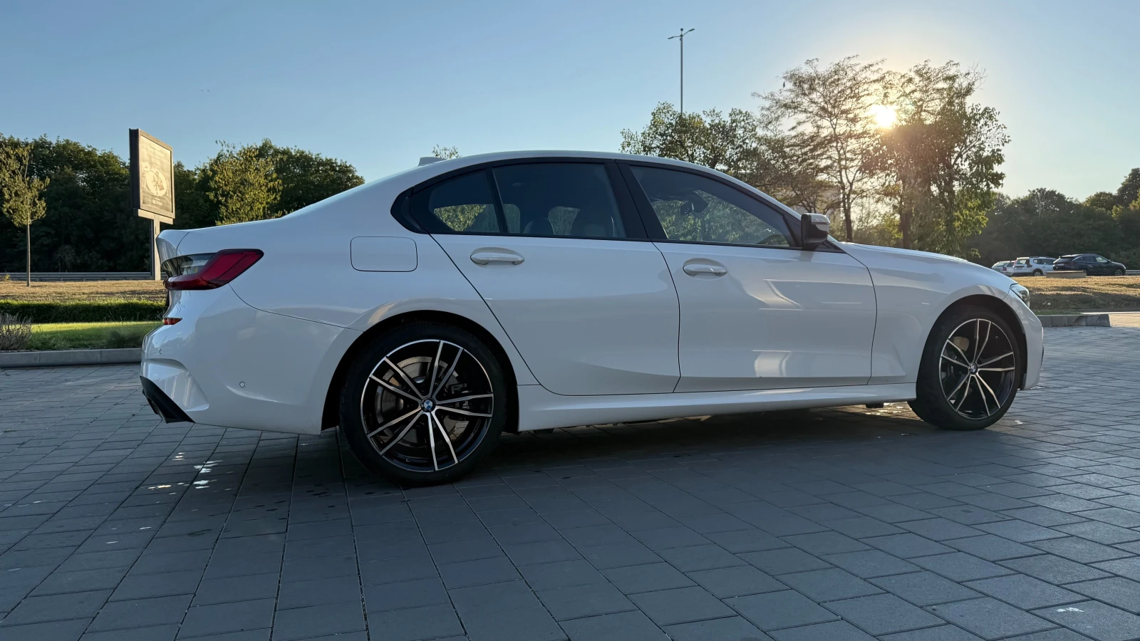 BMW 330 G20 330e, снимка 4 - Автомобили и джипове - 56162306
