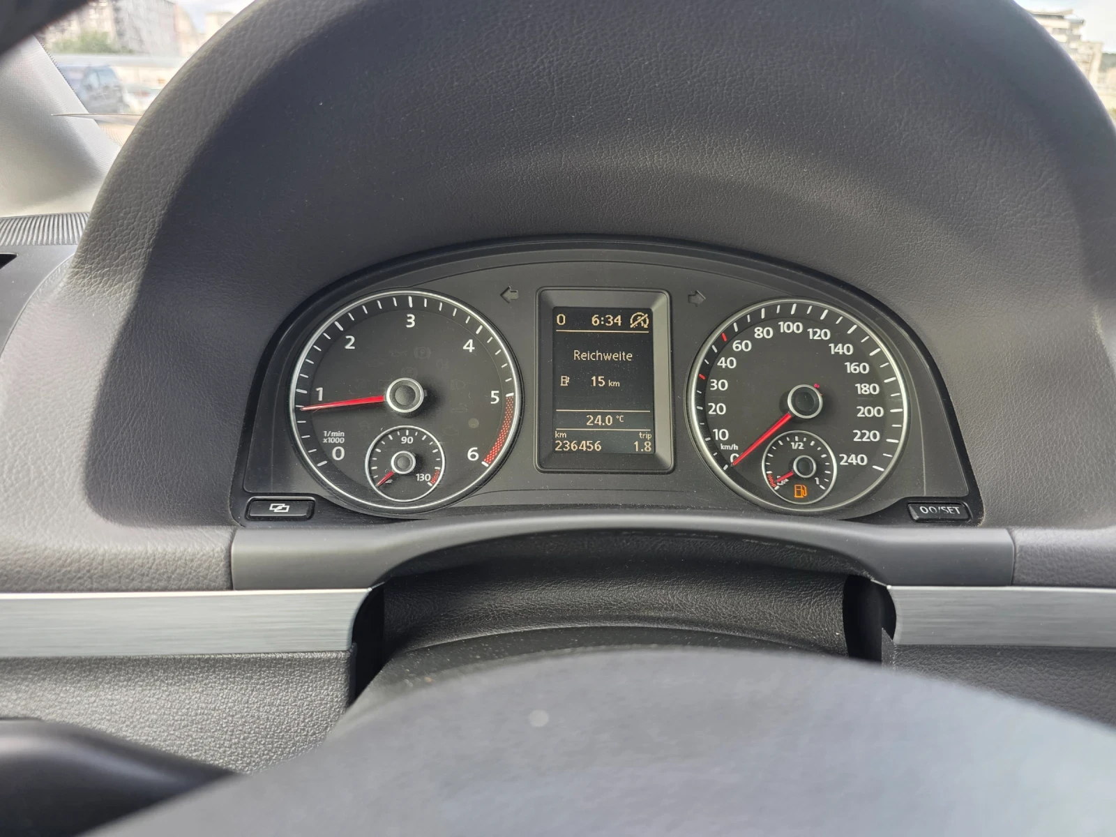 VW Touran 2.0 TDI, снимка 13 - Автомобили и джипове - 56248209