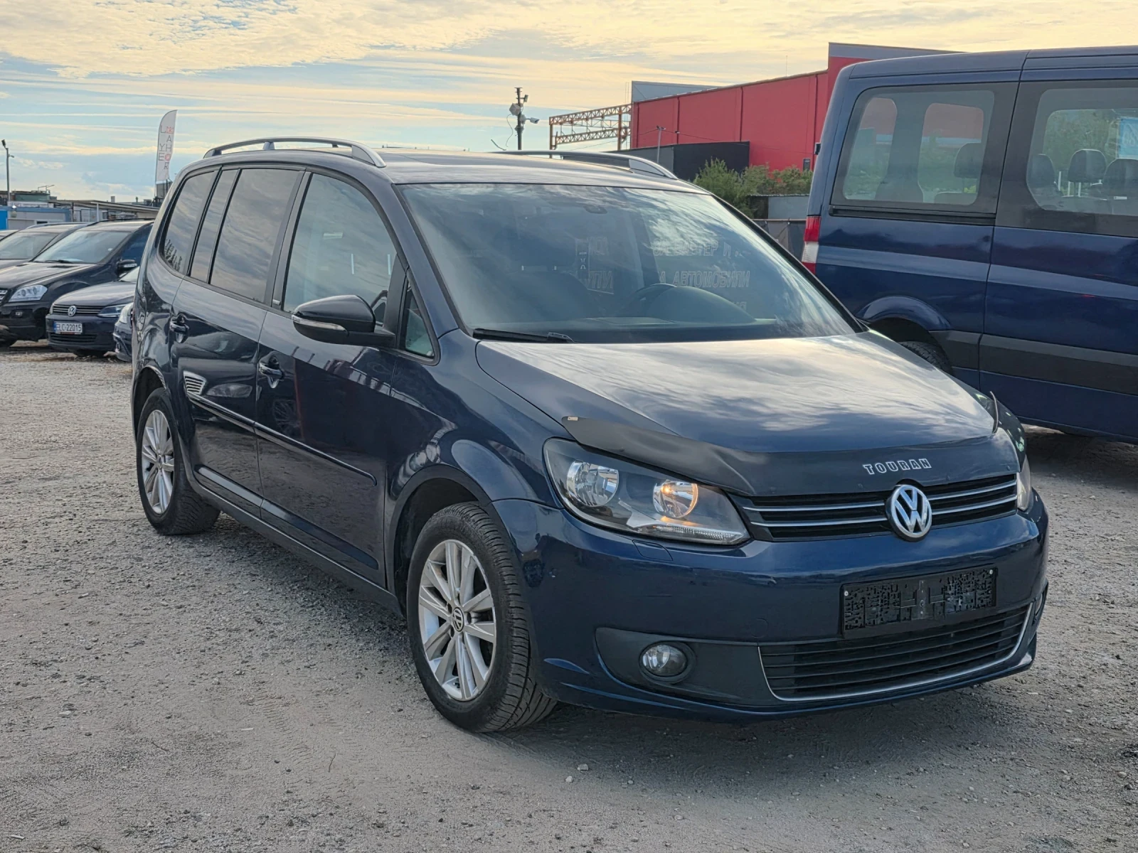 VW Touran 2.0 TDI, снимка 3 - Автомобили и джипове - 56248209