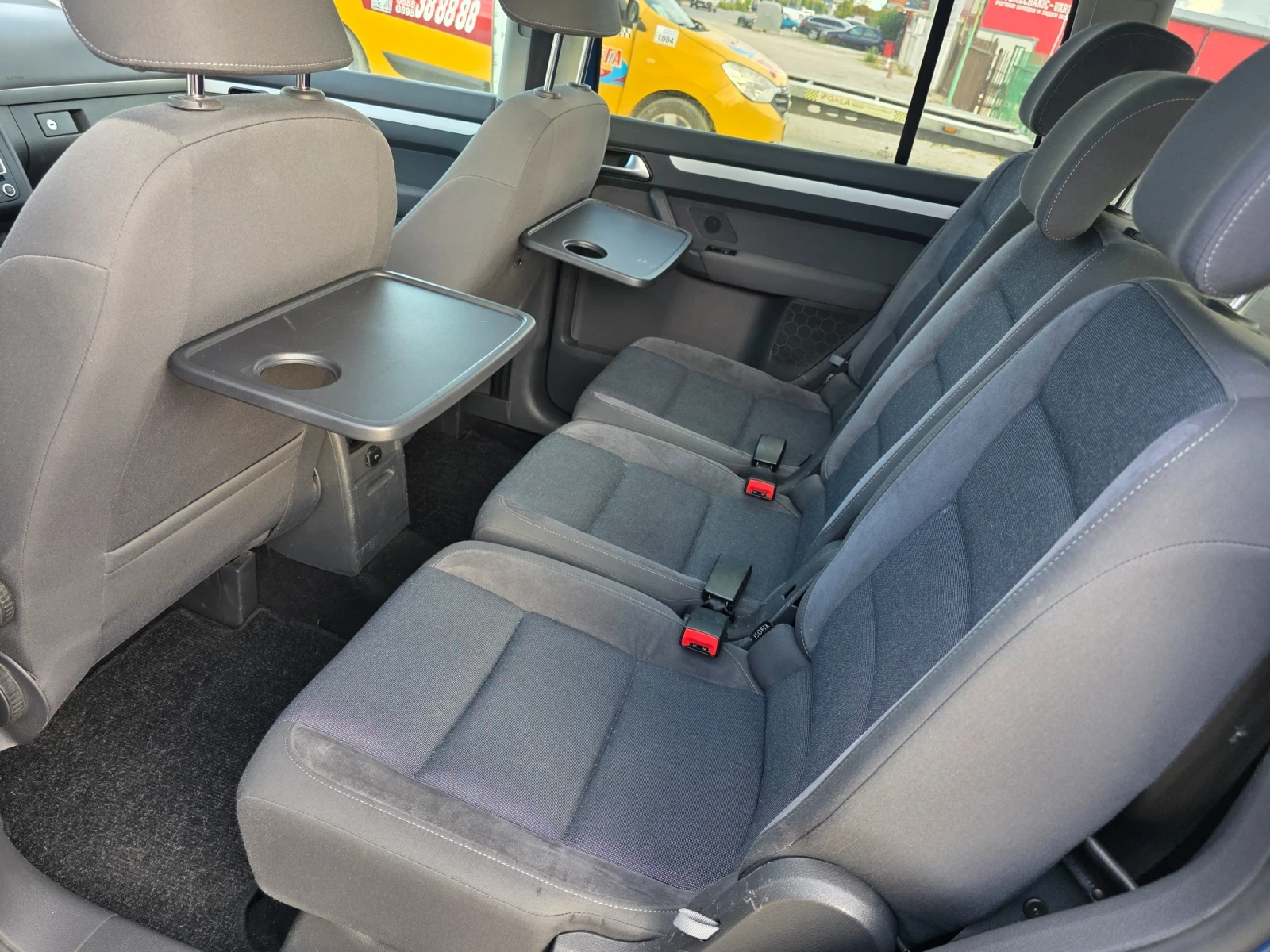 VW Touran 2.0 TDI, снимка 8 - Автомобили и джипове - 56248209
