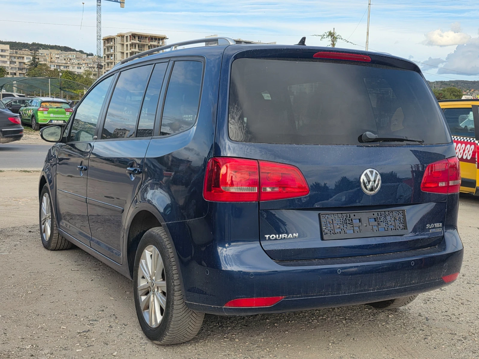 VW Touran 2.0 TDI, снимка 6 - Автомобили и джипове - 56248209