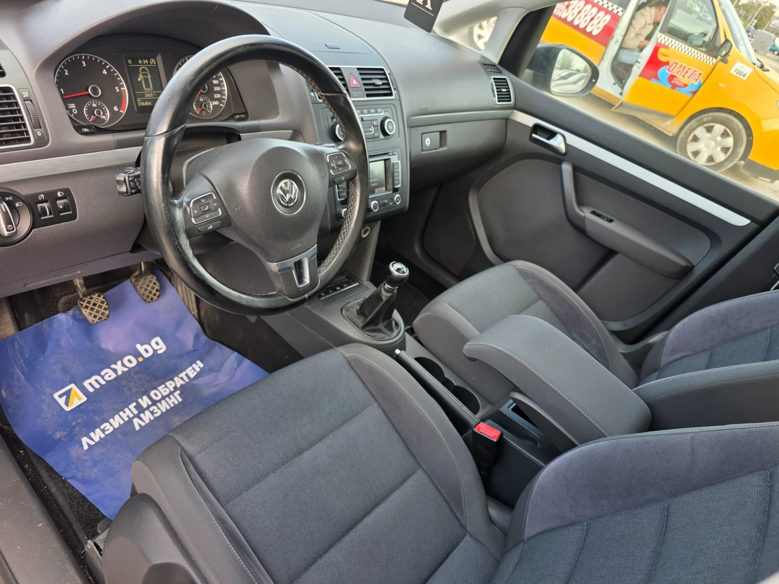 VW Touran 2.0 TDI, снимка 11 - Автомобили и джипове - 56248209