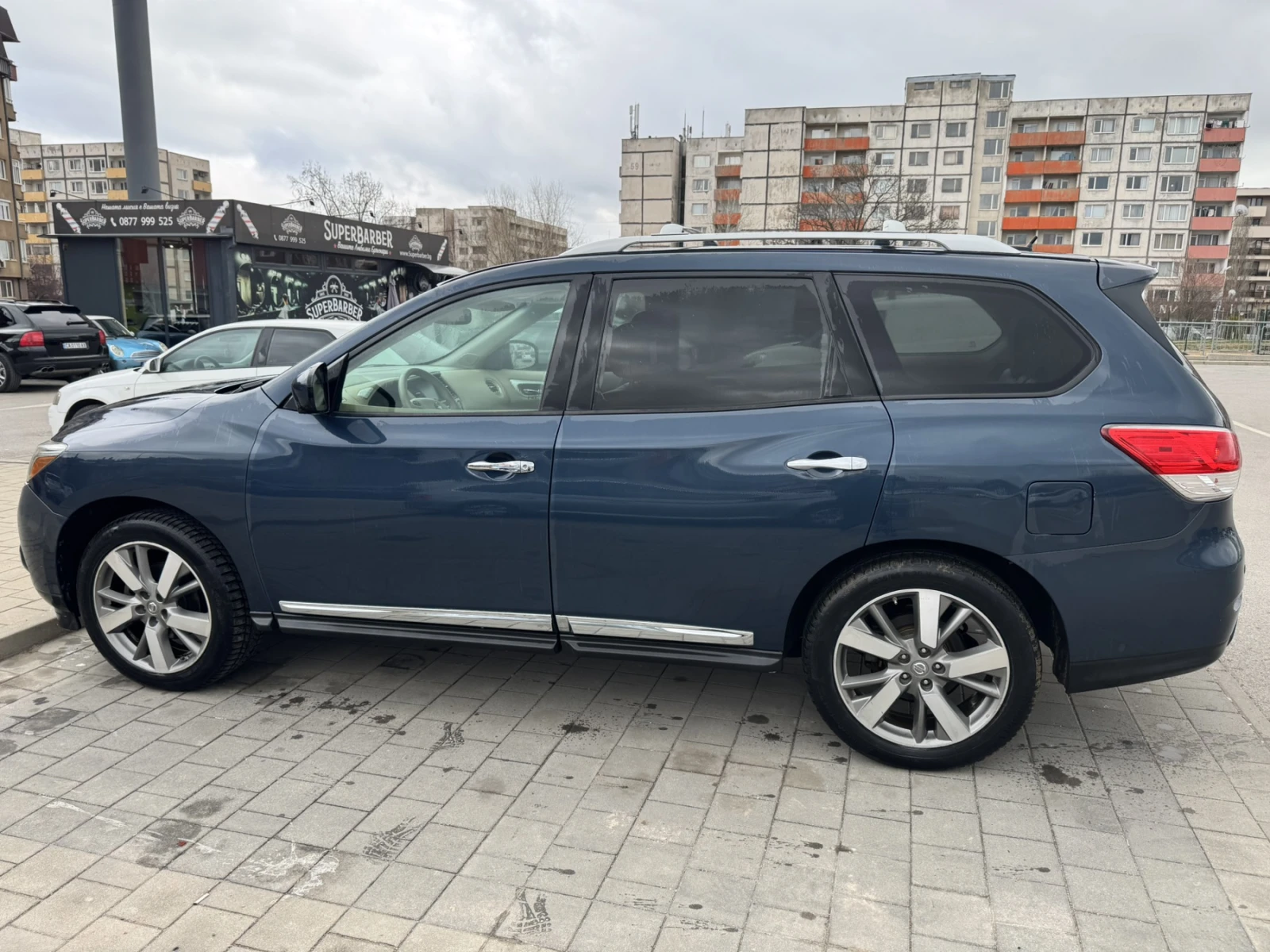 Nissan Pathfinder 3.5 V6 Platinum Регистрирана, снимка 5 - Автомобили и джипове - 53960812