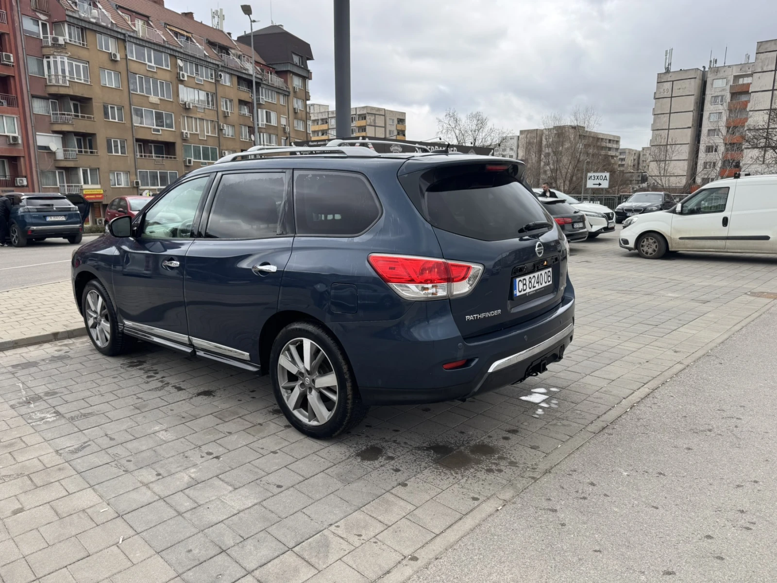 Nissan Pathfinder 3.5 V6 Platinum Регистрирана, снимка 7 - Автомобили и джипове - 53960812