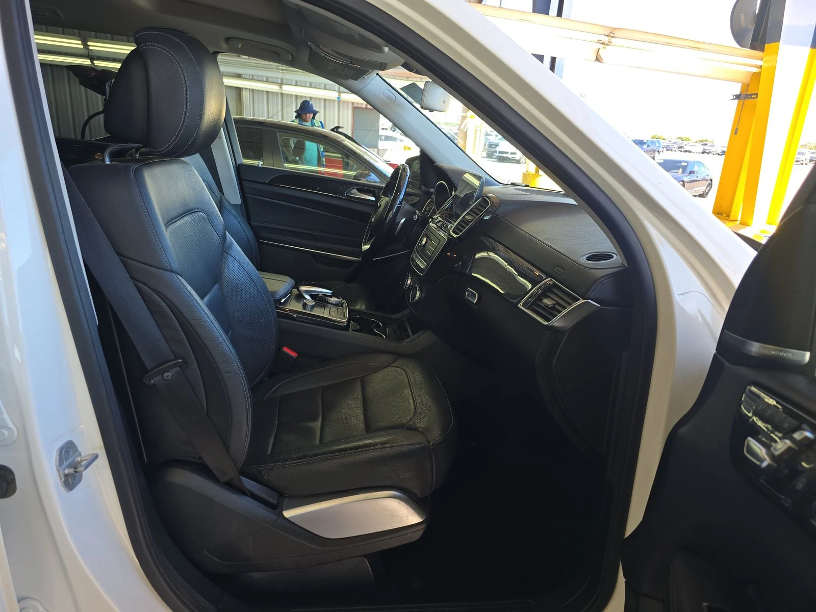 Mercedes-Benz GLS 500 AMG* PACK* ДИСТРОНИК* ОБДУХВАНЕ* LANE* ASSIST* , снимка 12 - Автомобили и джипове - 53915563