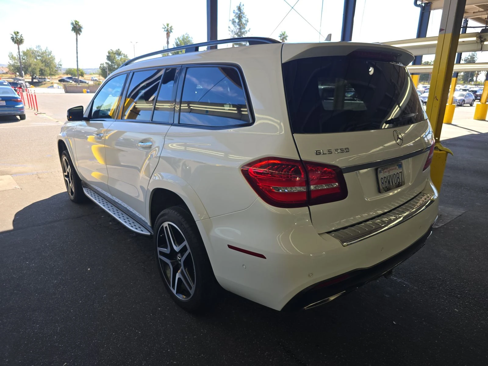 Mercedes-Benz GLS 500 AMG* PACK* ДИСТРОНИК* ОБДУХВАНЕ* LANE* ASSIST* , снимка 4 - Автомобили и джипове - 53915563