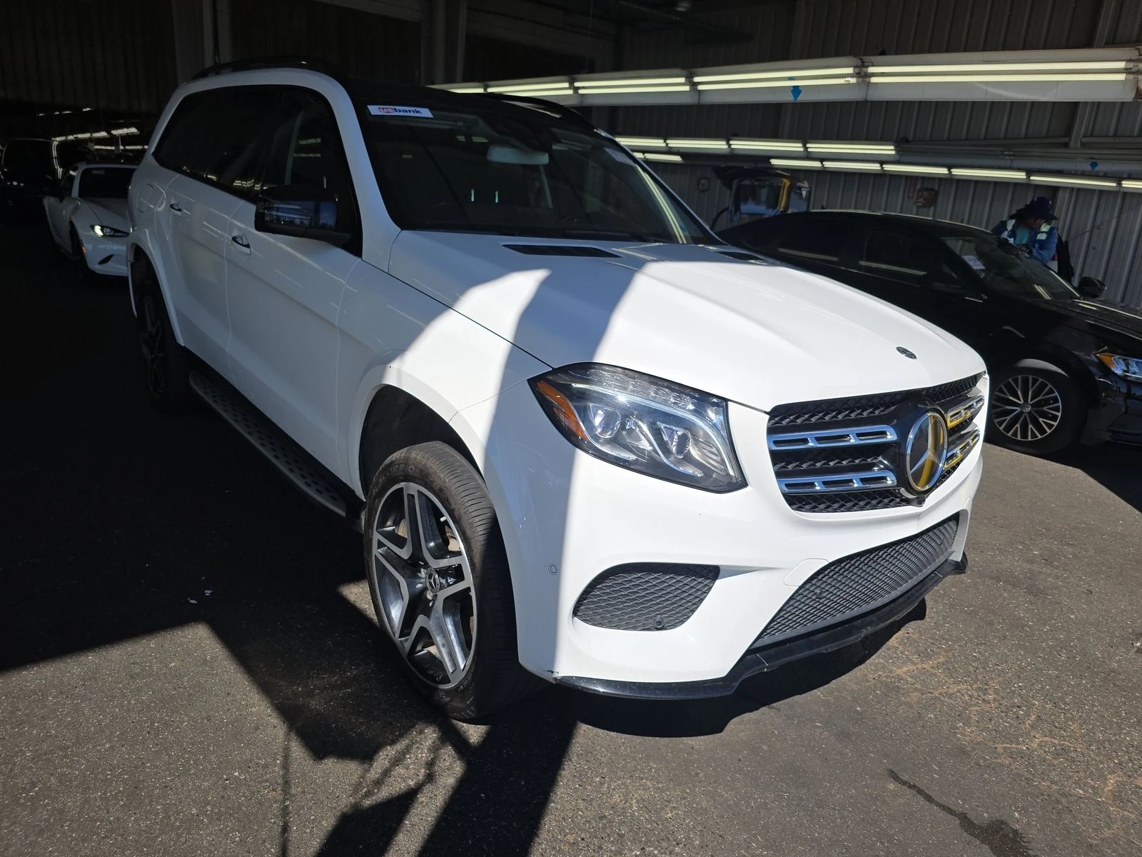 Mercedes-Benz GLS 500 AMG* PACK* ДИСТРОНИК* ОБДУХВАНЕ* LANE* ASSIST* , снимка 3 - Автомобили и джипове - 53915563