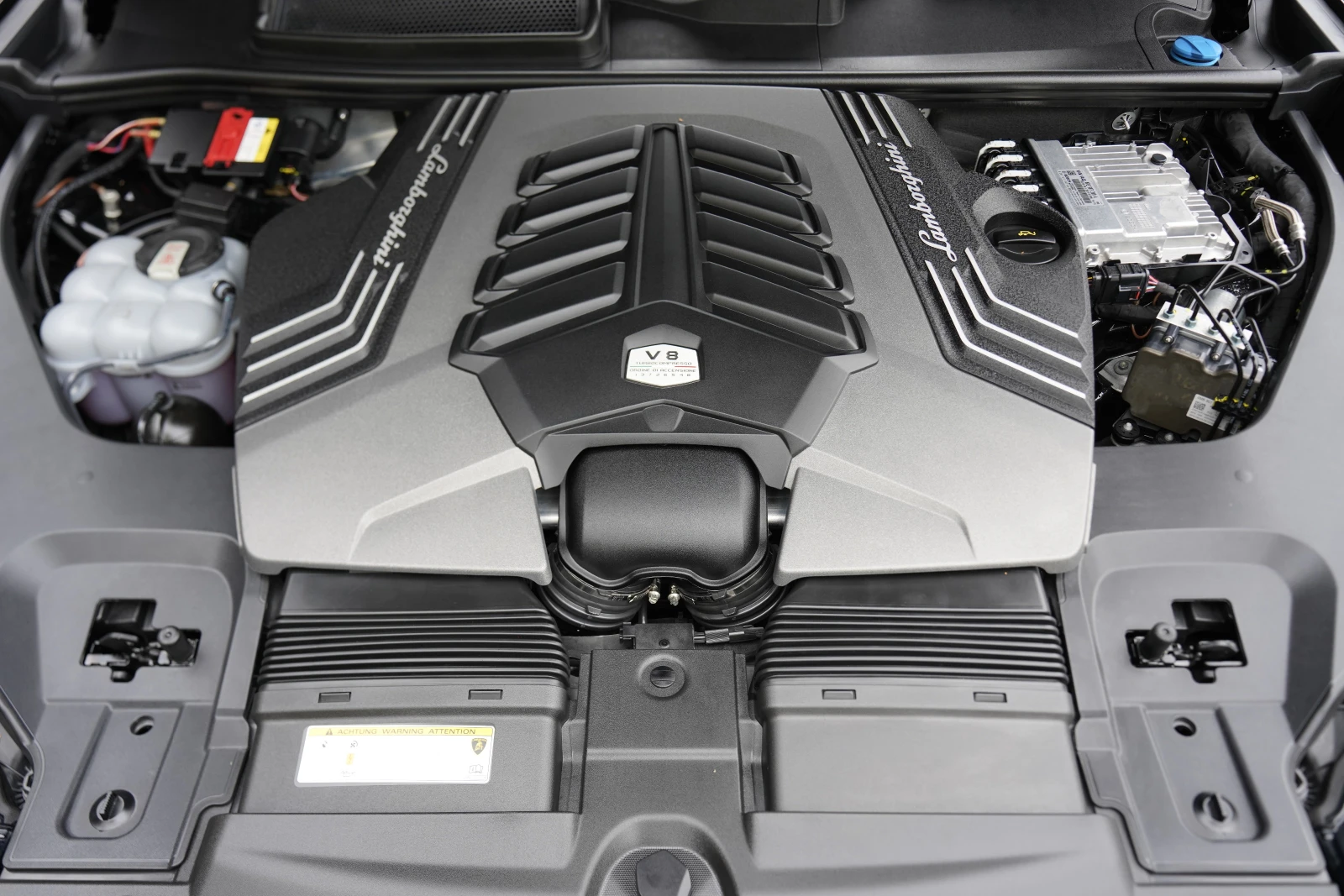 Lamborghini Urus 4.0 V8 4WD, снимка 15 - Автомобили и джипове - 56578020