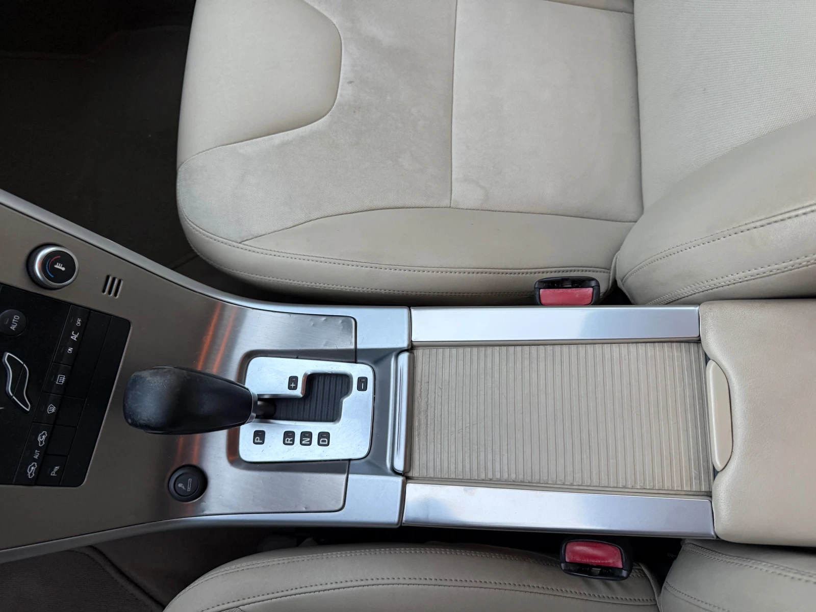 Volvo XC60 2.4 D5 175, снимка 4 - Автомобили и джипове - 56587092