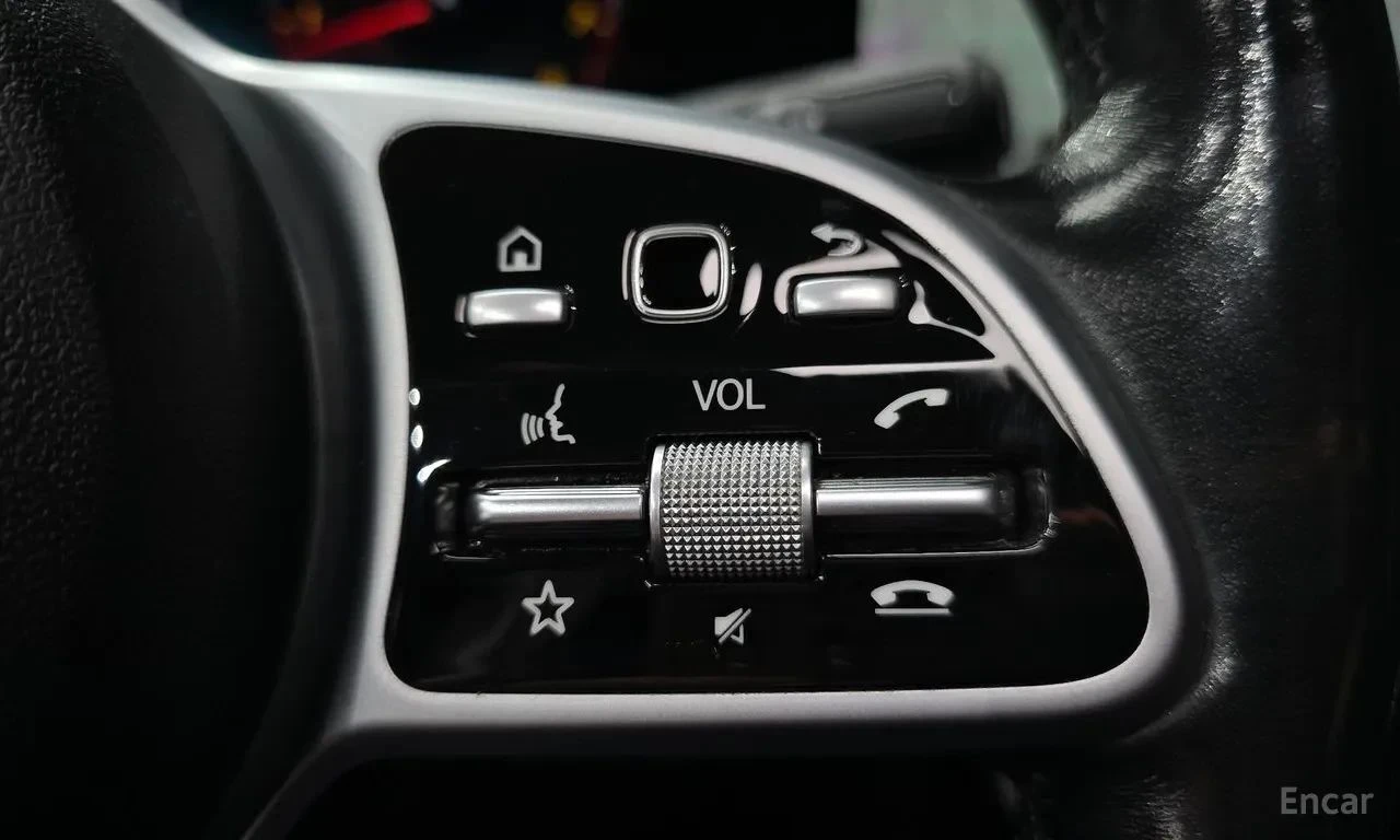 Mercedes-Benz GLB 220, снимка 17 - Автомобили и джипове - 56689856