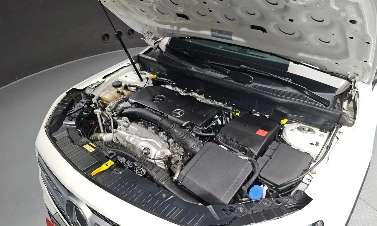 Mercedes-Benz GLB 220, снимка 4 - Автомобили и джипове - 56689856