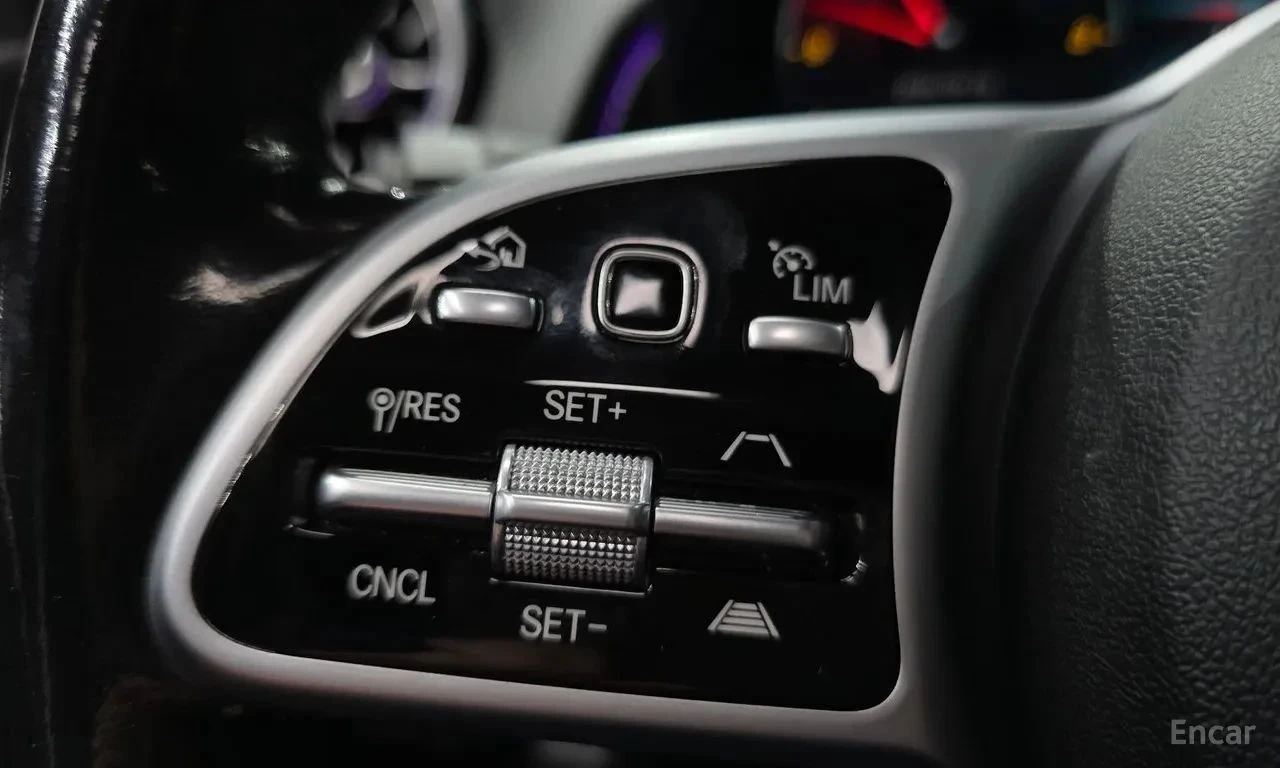 Mercedes-Benz GLB 220, снимка 16 - Автомобили и джипове - 56689856