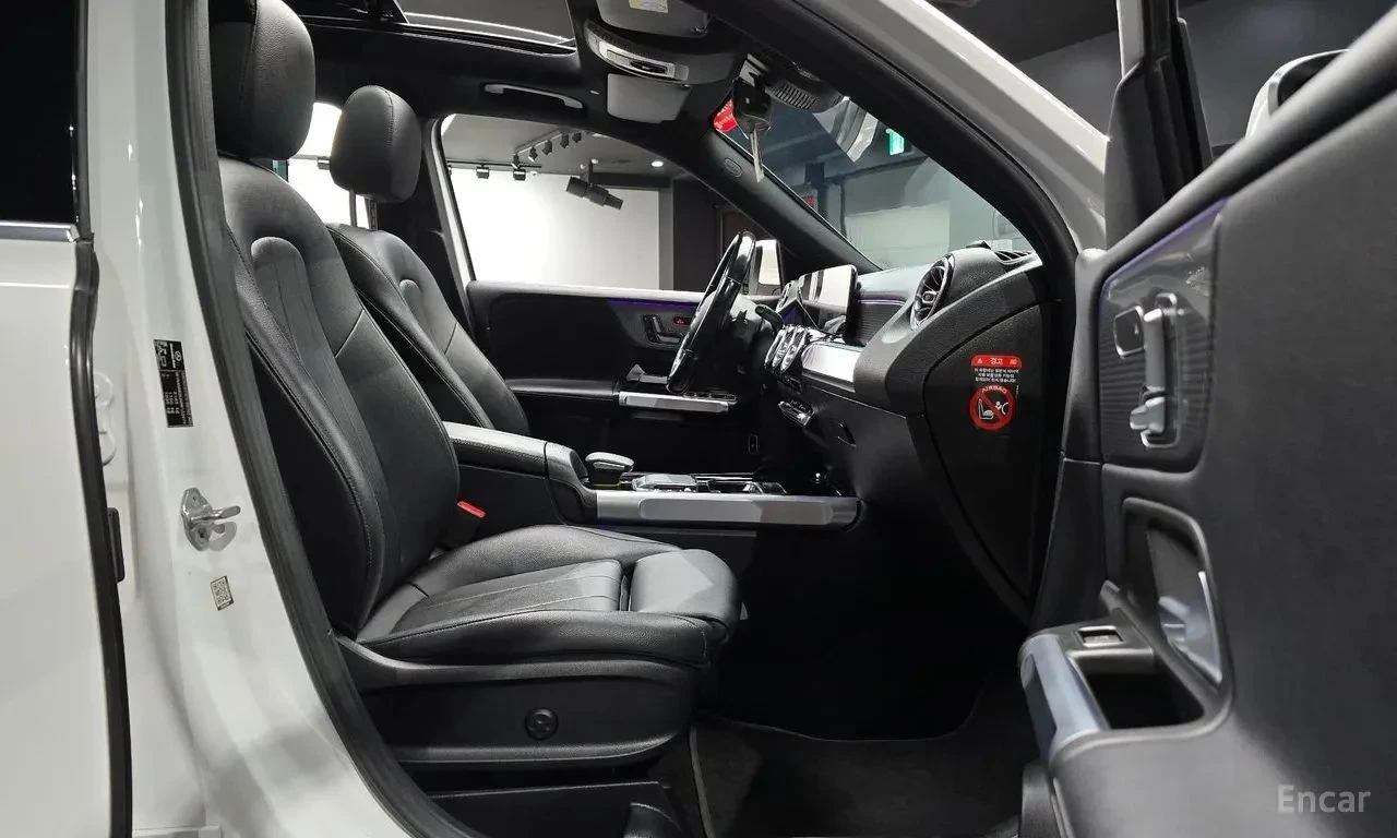 Mercedes-Benz GLB 220, снимка 15 - Автомобили и джипове - 56689856