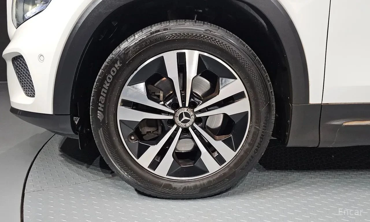 Mercedes-Benz GLB 220, снимка 3 - Автомобили и джипове - 56689856