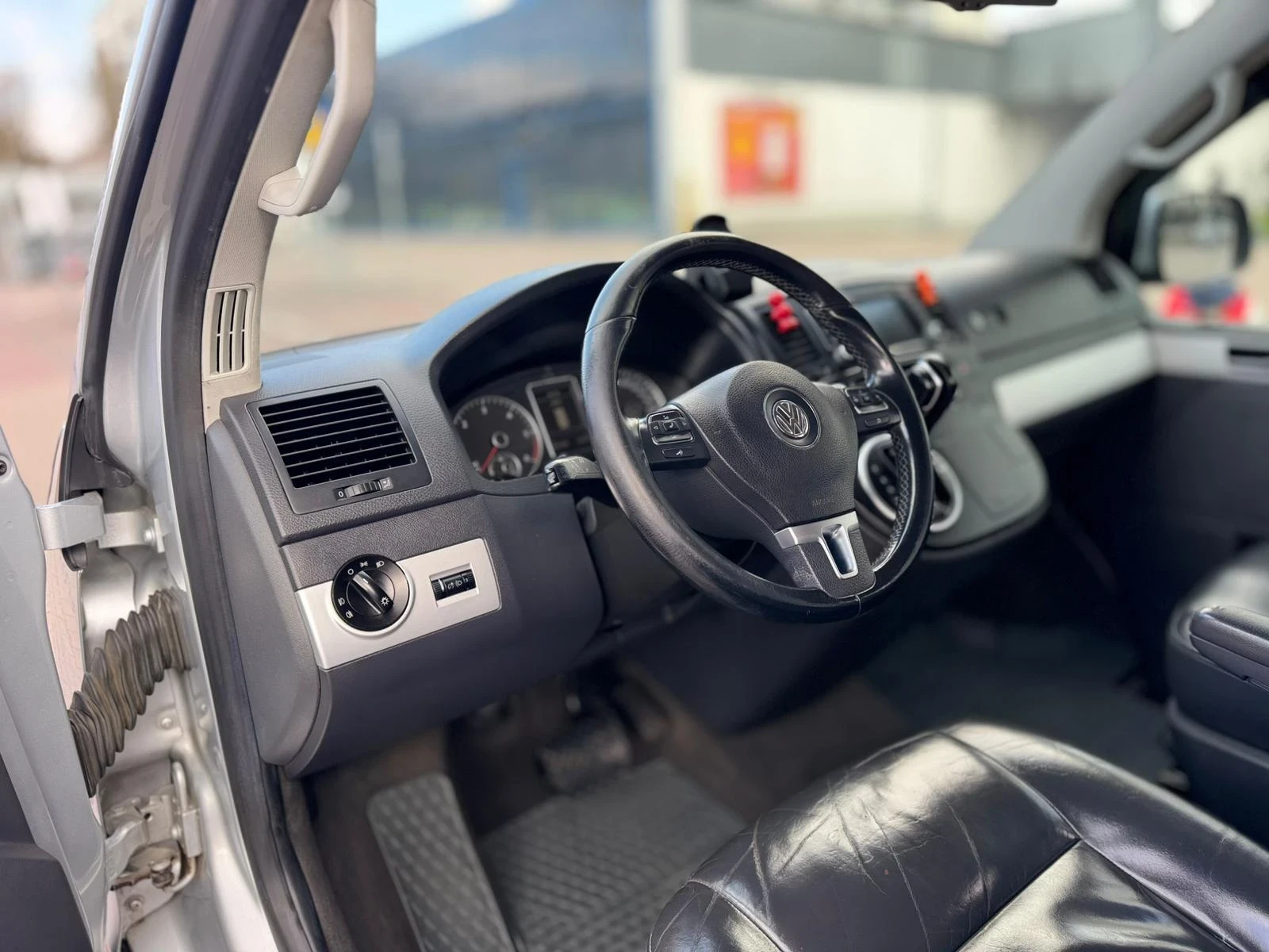 VW Multivan, снимка 9 - Бусове и автобуси - 56086820