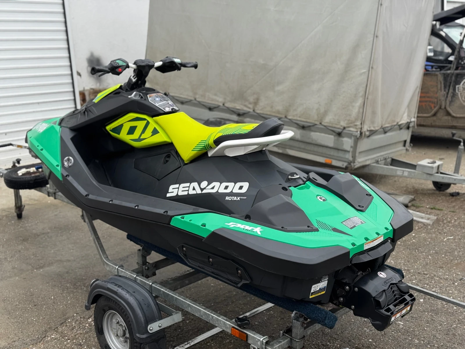 Джет Bombardier Sea Doo Spark Trixx 2Up, снимка 5 - Воден транспорт - 54022203