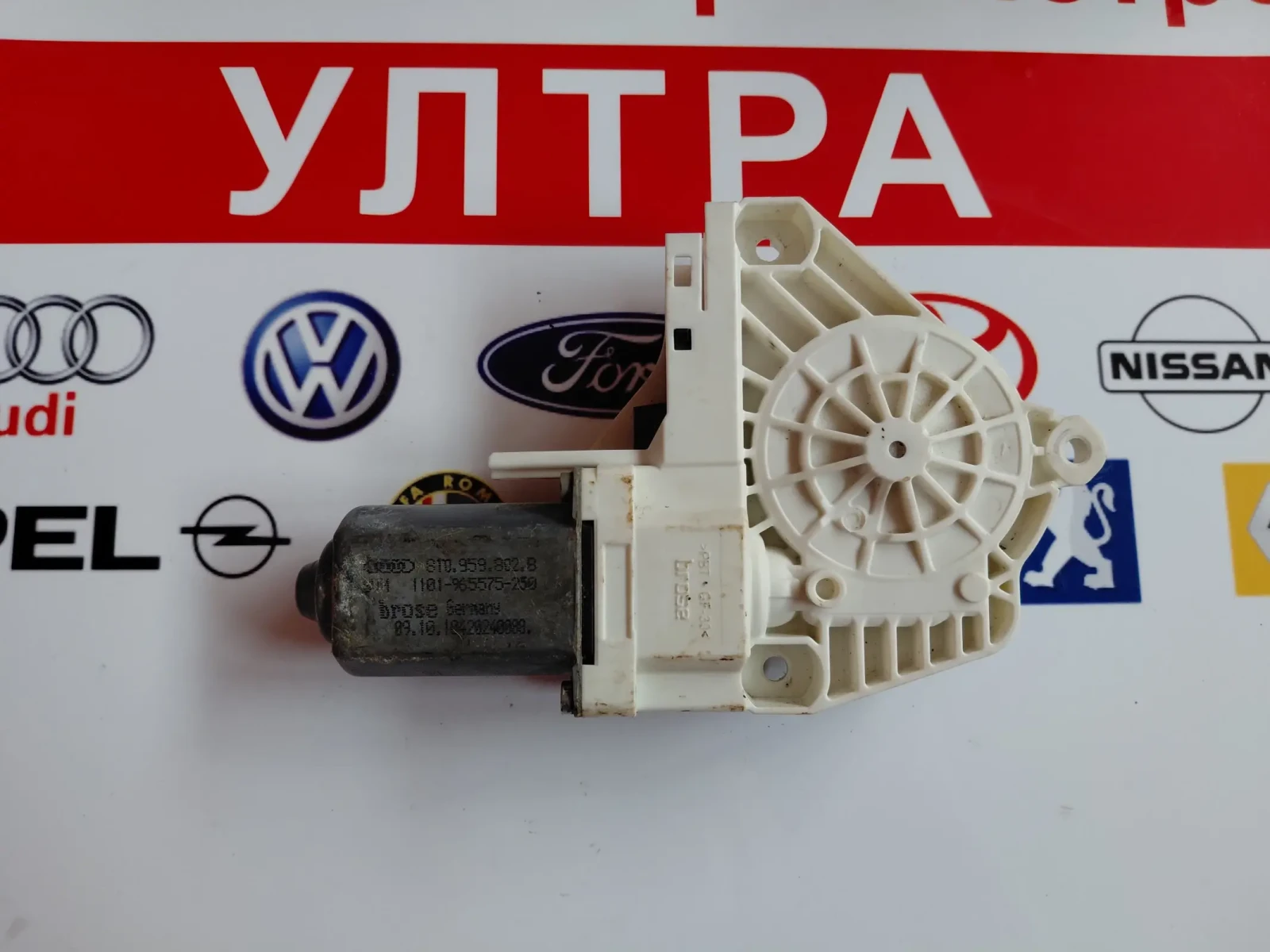 8T0959802B Моторче за стъкло/предно дясно AUDI A4 B8, A5 8T 8T0.959.802.B