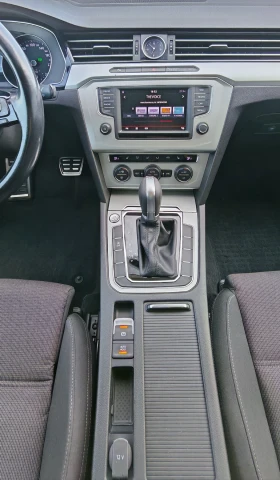 VW Passat 2.0TDI 150к.с Автомат* ErgoComf* LED* Navi* ACC*  - 8999 € / 17600.51 лв. - 70703197 11