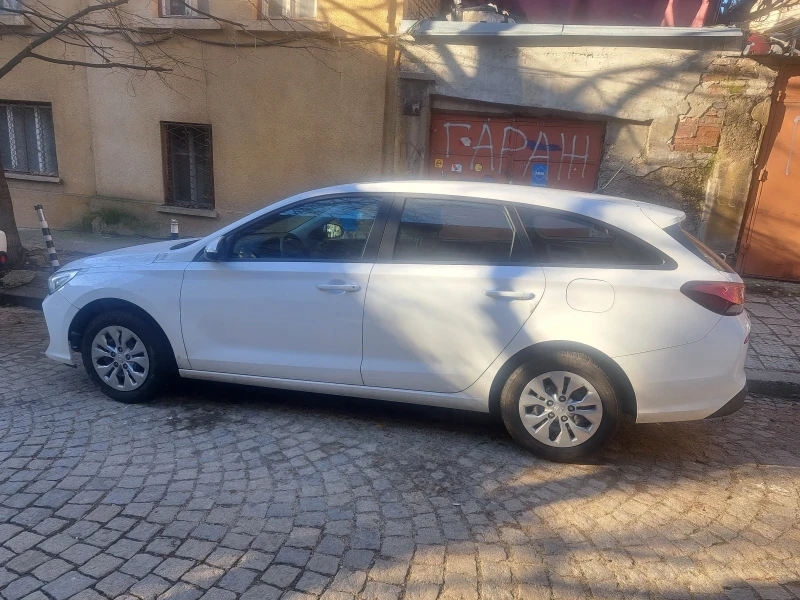 Hyundai I30 1.4  15хиляди км!, снимка 1 - Автомобили и джипове - 48388359