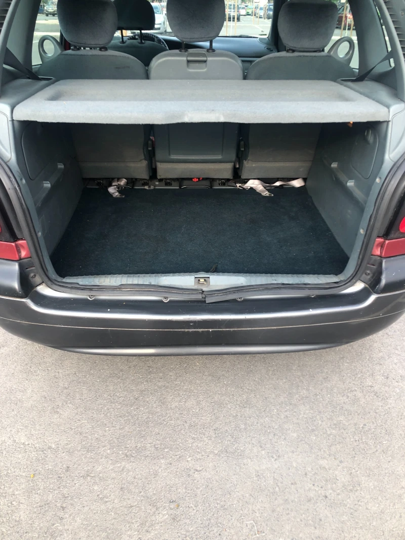 Renault Scenic 1.6 e, снимка 9 - Автомобили и джипове - 52565658