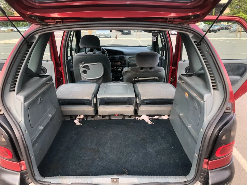 Renault Scenic 1.6 e, снимка 10 - Автомобили и джипове - 52565658