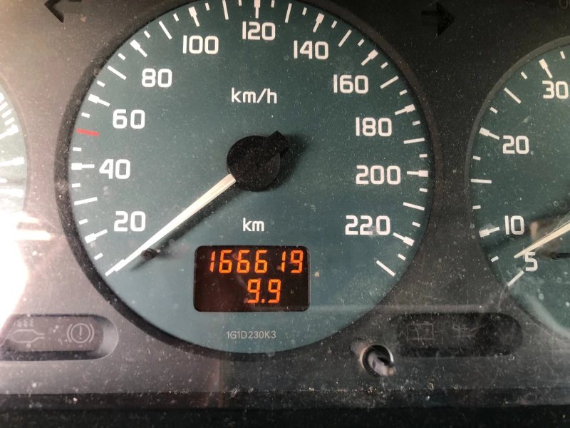 Renault Scenic 1.6 e, снимка 8 - Автомобили и джипове - 52565658