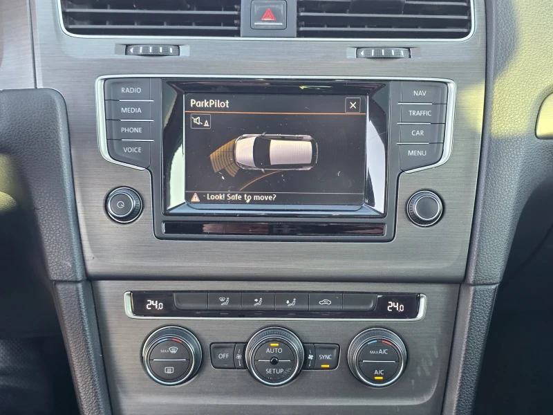 VW Golf 1.6TDI 105 , снимка 12 - Автомобили и джипове - 52170665