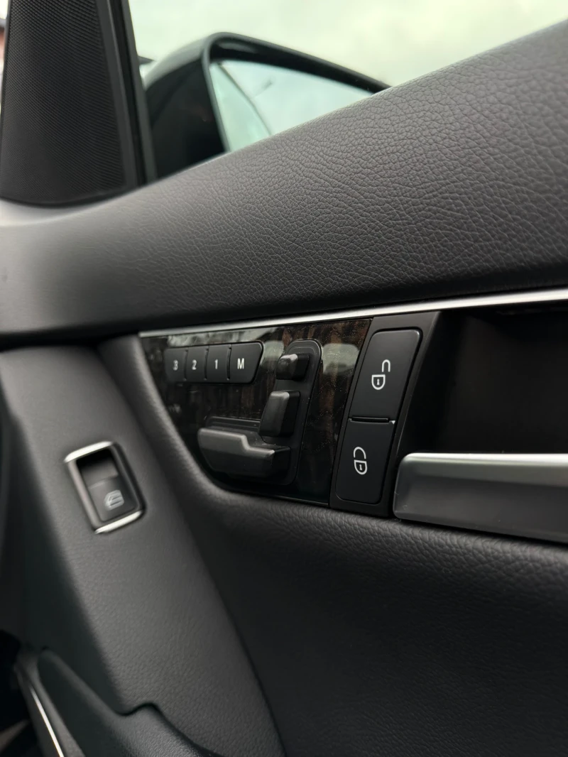 Mercedes-Benz C 350 C 350 4Matic AMG Pack, снимка 14 - Автомобили и джипове - 52314283