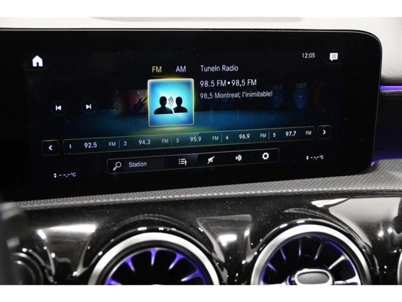 Mercedes-Benz A 220 * A220 4M * CARFAX * БЕЗ ПЪРВОНАЧАЛНА ВНОСКА, снимка 16 - Автомобили и джипове - 52959744