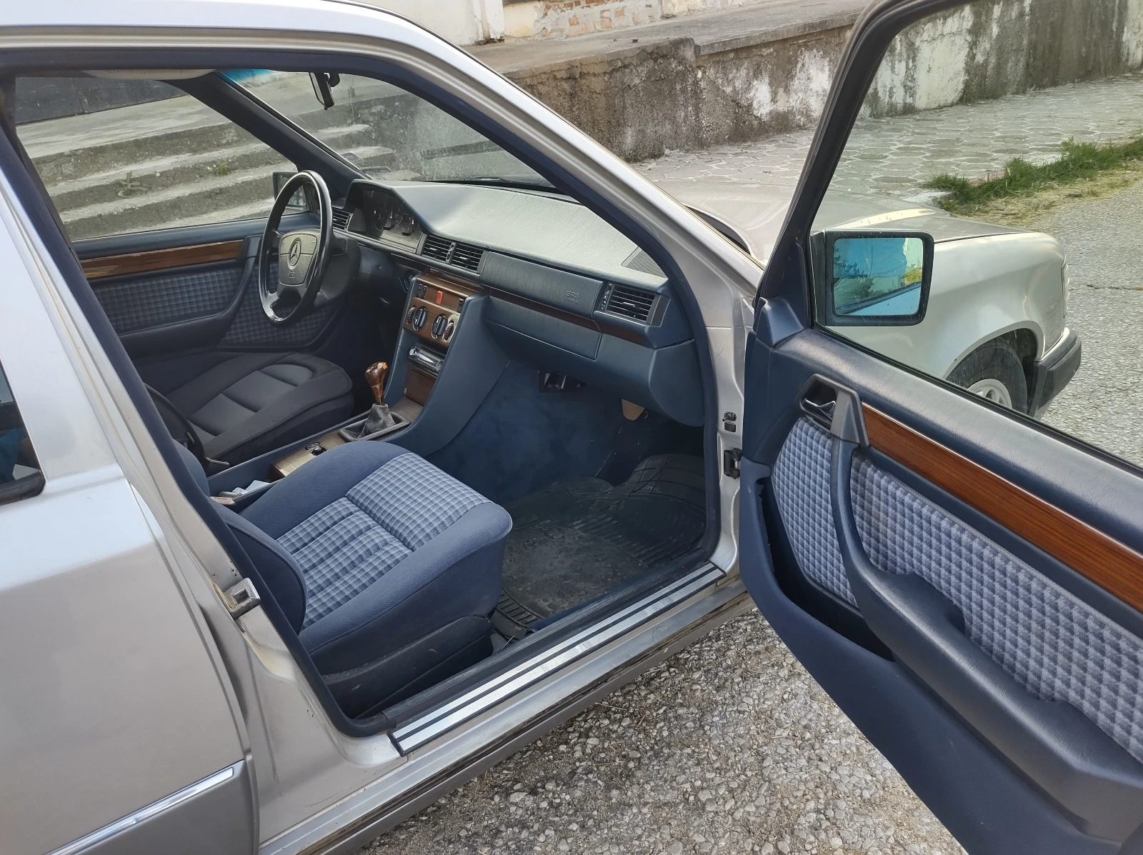 Mercedes-Benz 124 220 - изображение 9