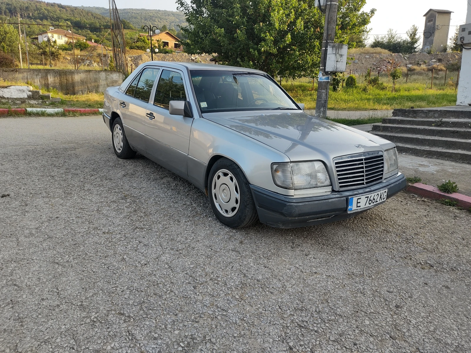 Mercedes-Benz 124 220 - изображение 2