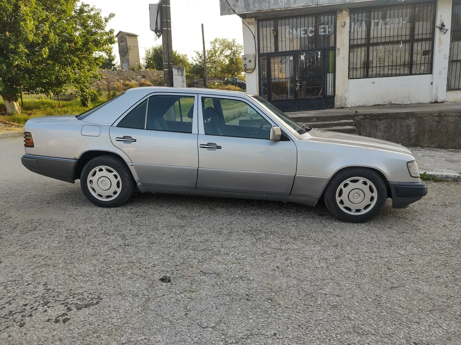 Mercedes-Benz 124 220 - изображение 3