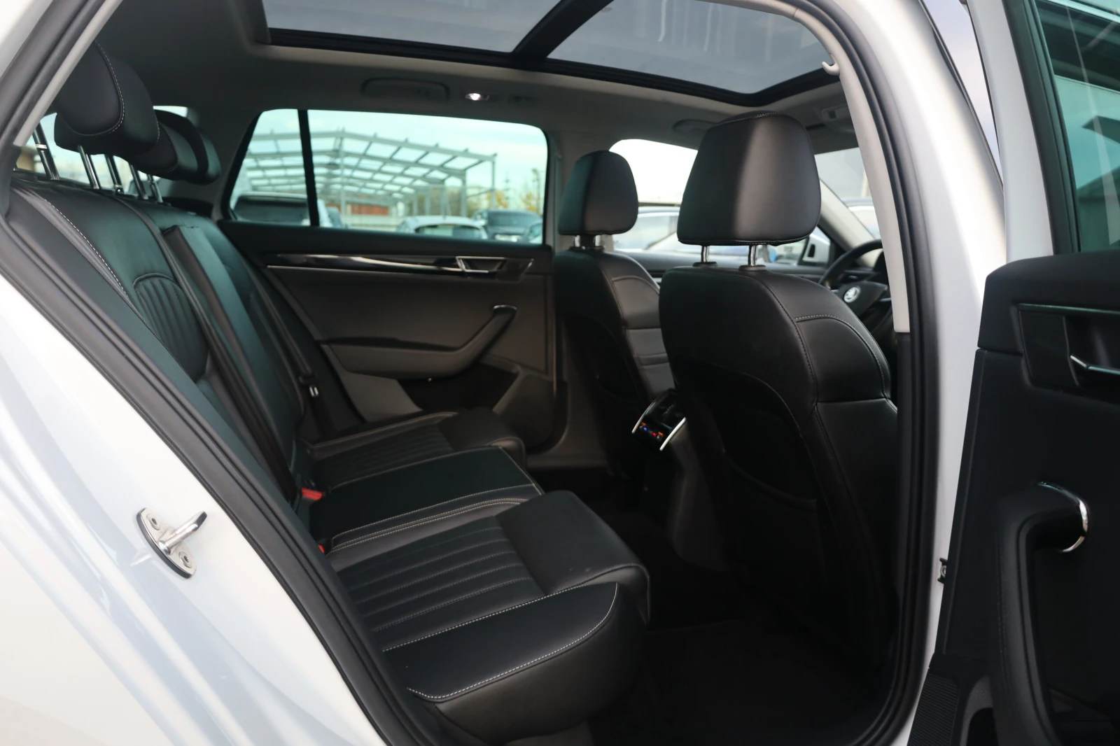 Skoda Superb 2.0TDI L&K Face 4x4 ACC Pano Canton KAM StH#iCarbg | Mobile.bg   9