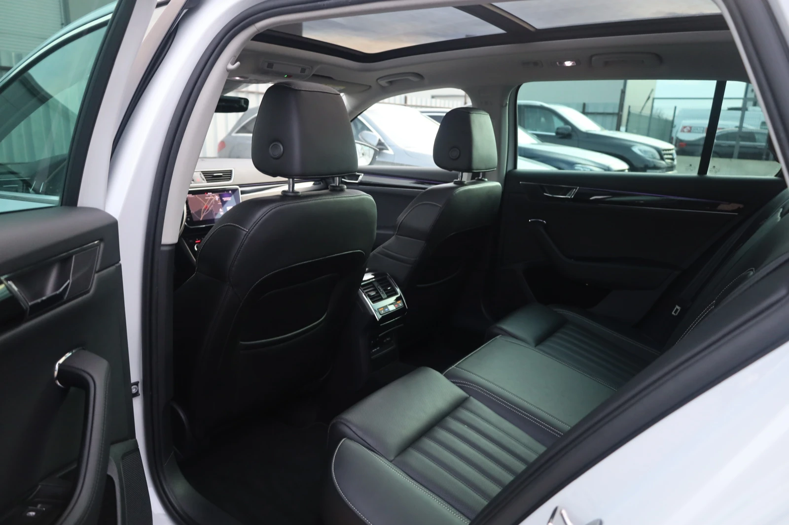 Skoda Superb 2.0TDI L&K Face 4x4 ACC Pano Canton KAM StH#iCarbg | Mobile.bg   11