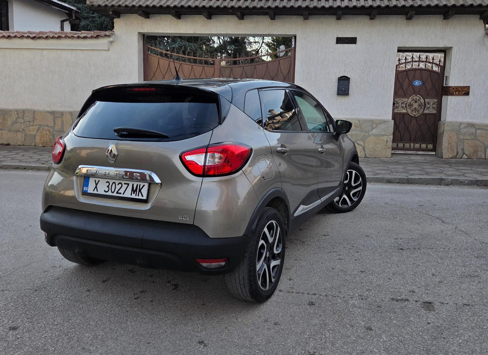 Renault Captur 1.5DCI, снимка 4 - Автомобили и джипове - 54010091