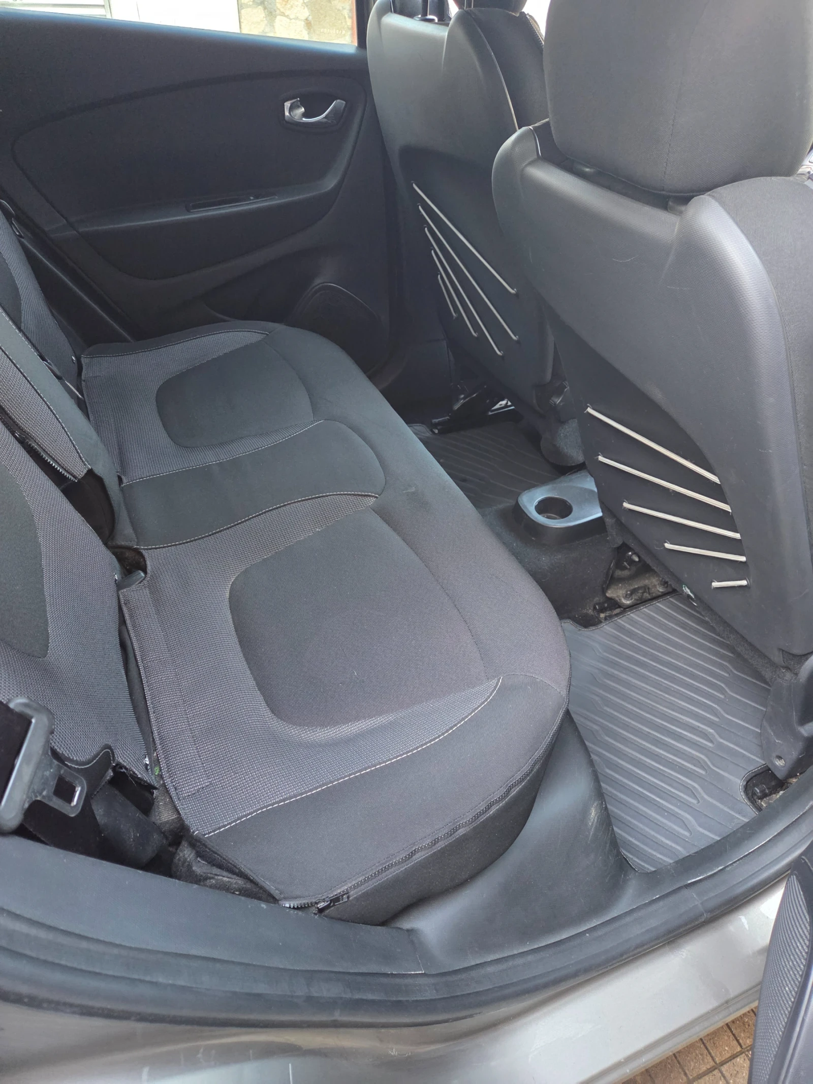 Renault Captur 1.5DCI, снимка 13 - Автомобили и джипове - 54010091