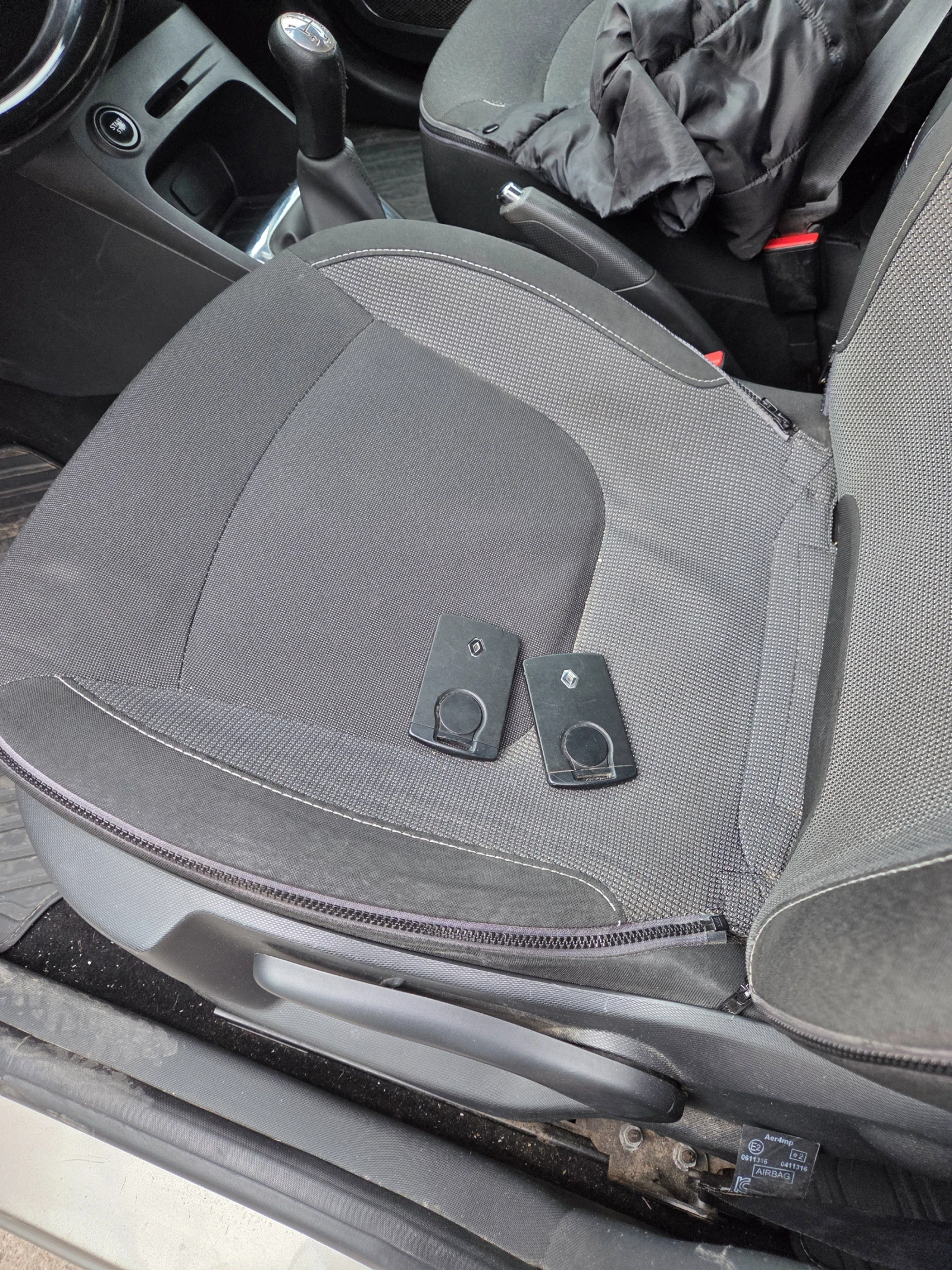 Renault Captur 1.5DCI, снимка 9 - Автомобили и джипове - 54010091