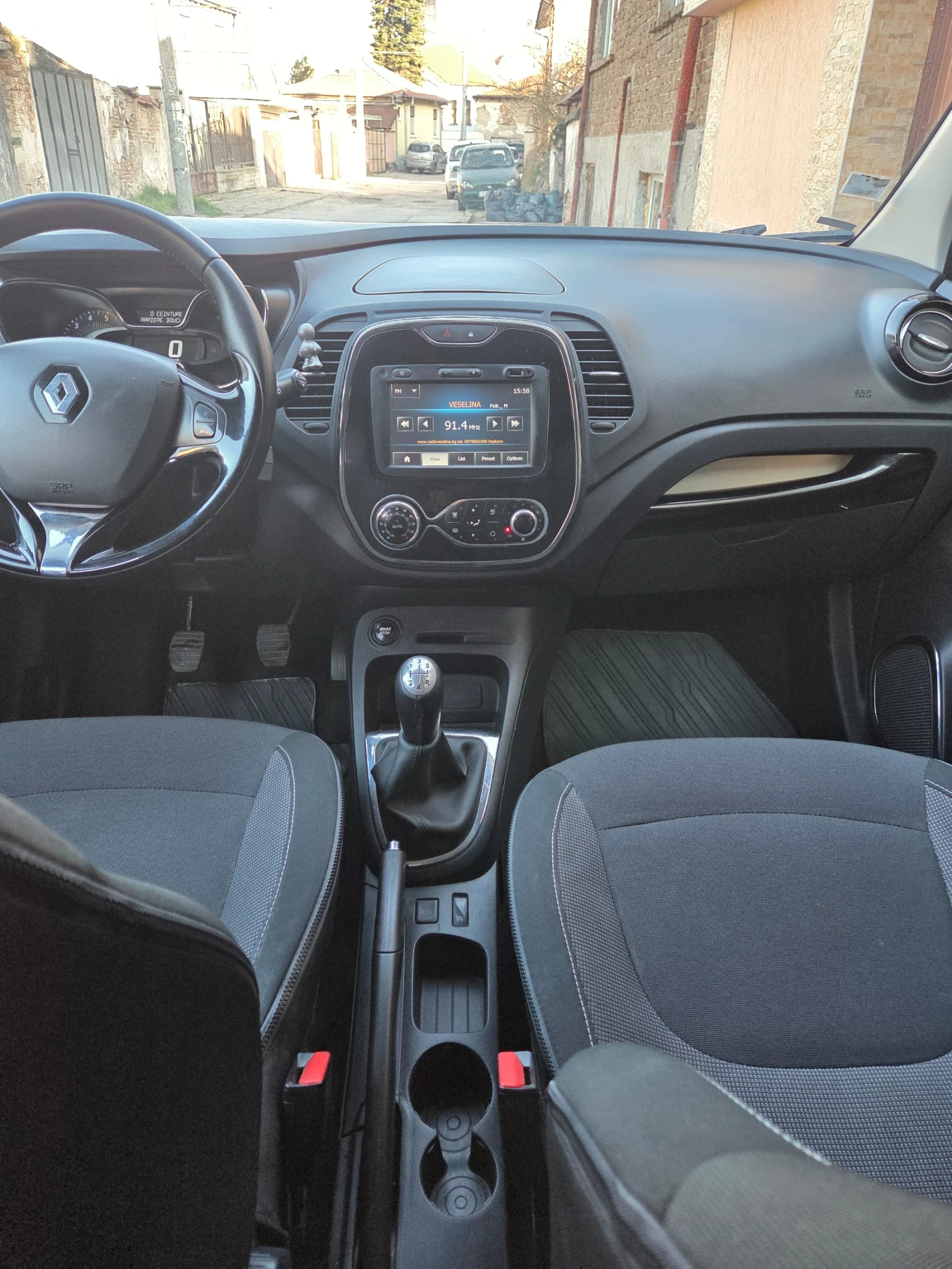 Renault Captur 1.5DCI, снимка 10 - Автомобили и джипове - 54010091