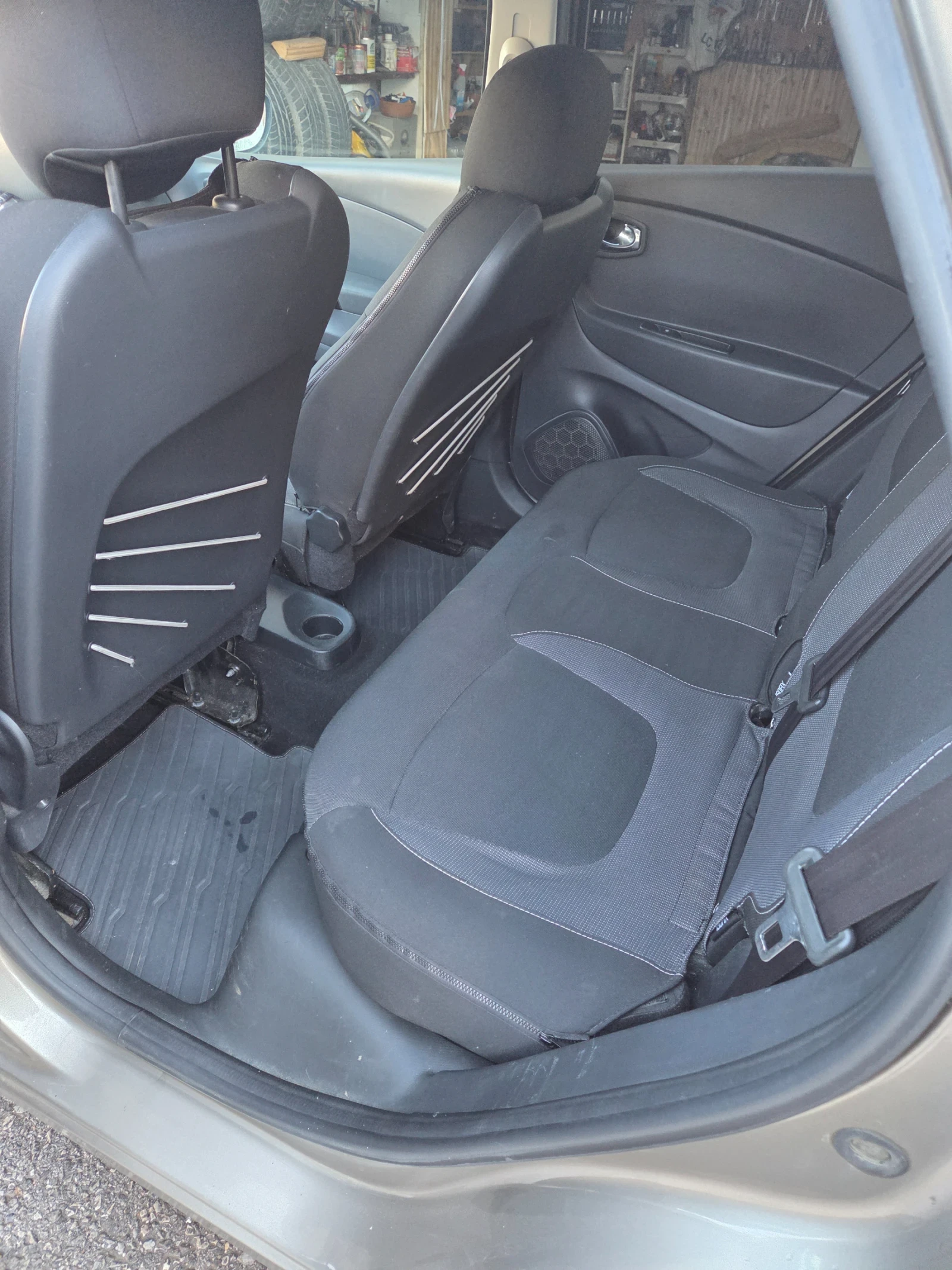 Renault Captur 1.5DCI, снимка 14 - Автомобили и джипове - 54010091