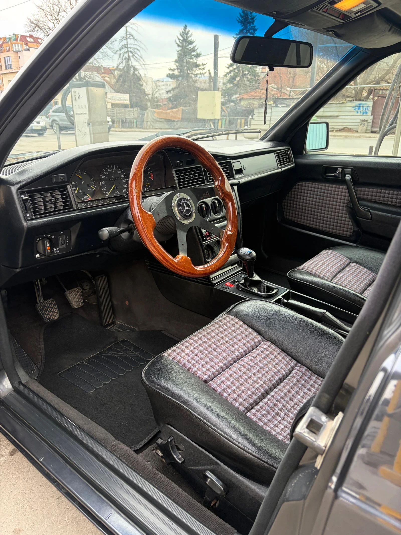 Mercedes-Benz 190 2.6, снимка 7 - Автомобили и джипове - 54081349