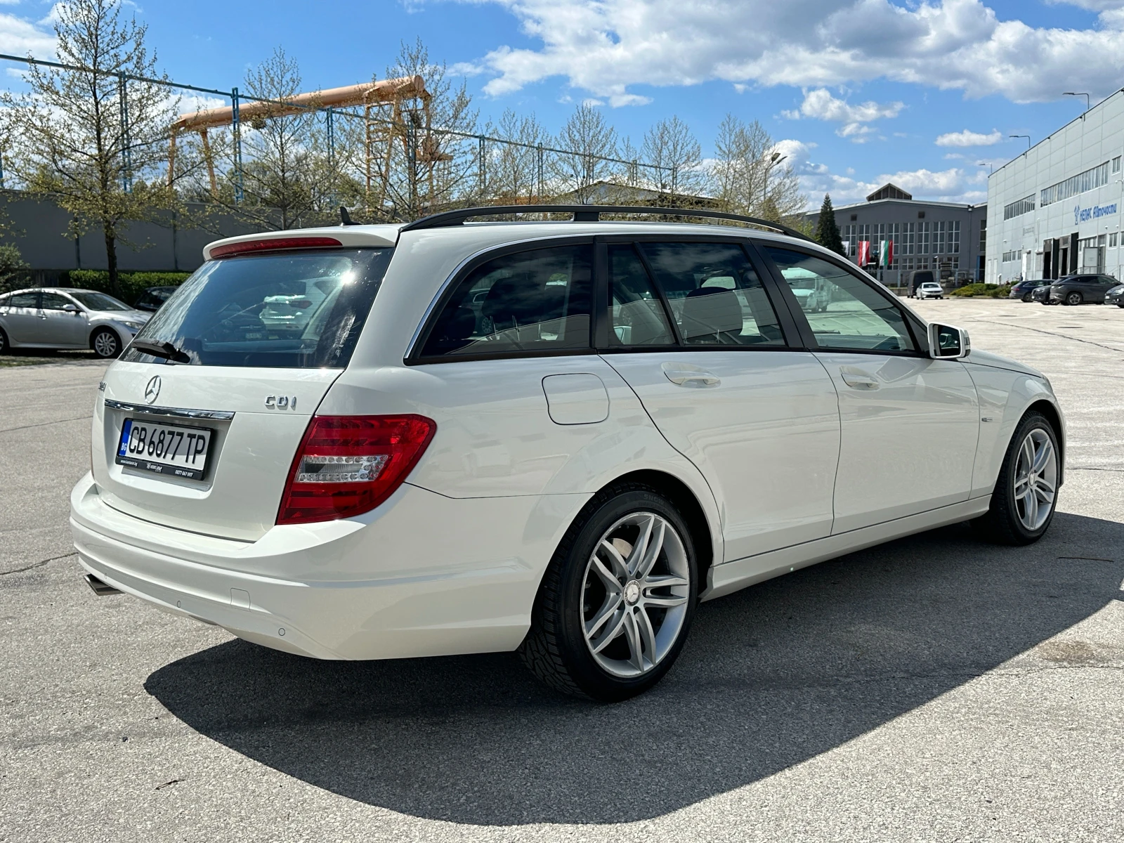 Mercedes-Benz C 220, снимка 4 - Автомобили и джипове - 54327667