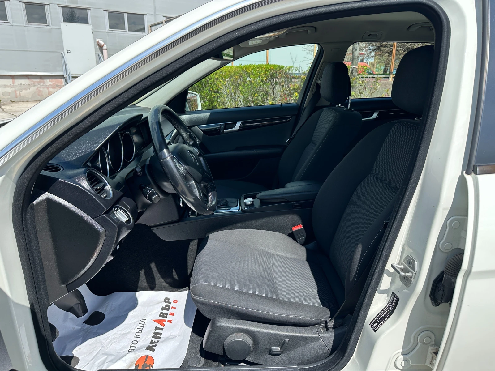 Mercedes-Benz C 220, снимка 9 - Автомобили и джипове - 54327667