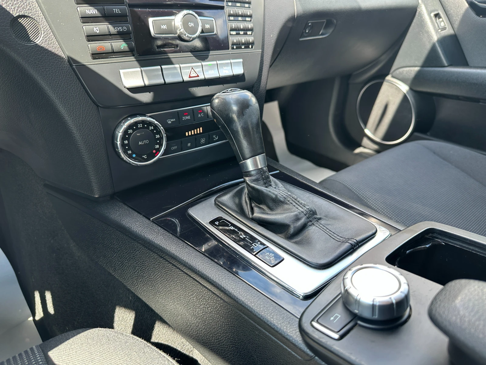 Mercedes-Benz C 220, снимка 12 - Автомобили и джипове - 54327667