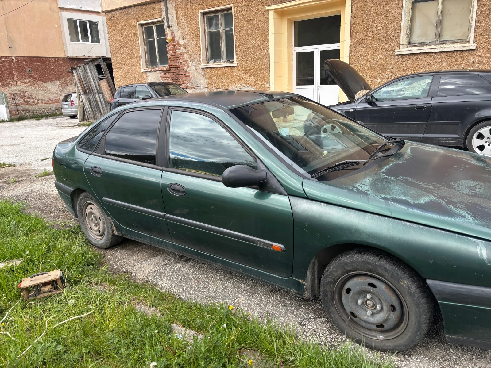 Renault Laguna 1.8, снимка 3 - Автомобили и джипове - 54400169