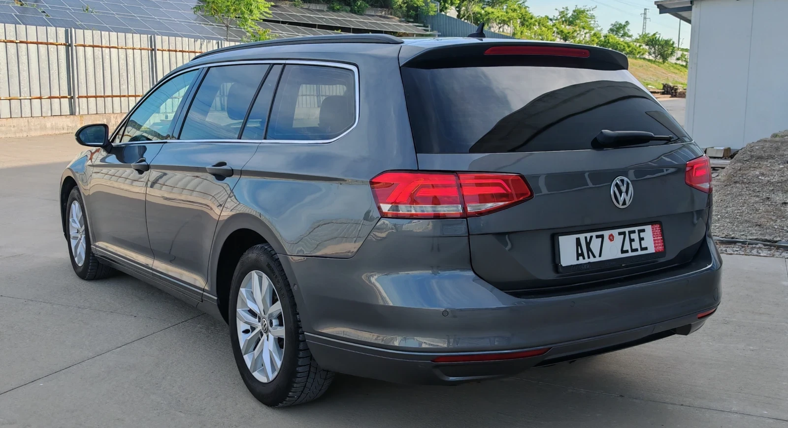 VW Passat 2.0TDI 150к.с HIGHLINE* AUTOMAT* LED* Navi* ACC* , снимка 2 - Автомобили и джипове - 54740155