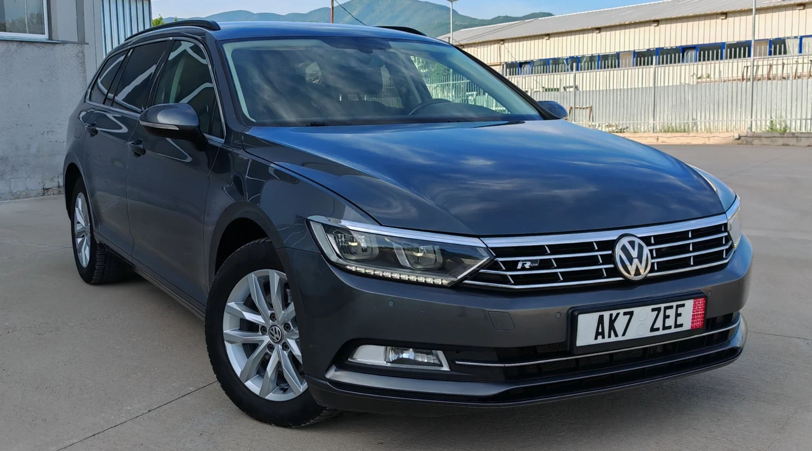 VW Passat 2.0TDI 150к.с HIGHLINE* AUTOMAT* LED* Navi* ACC* , снимка 1 - Автомобили и джипове - 54740155