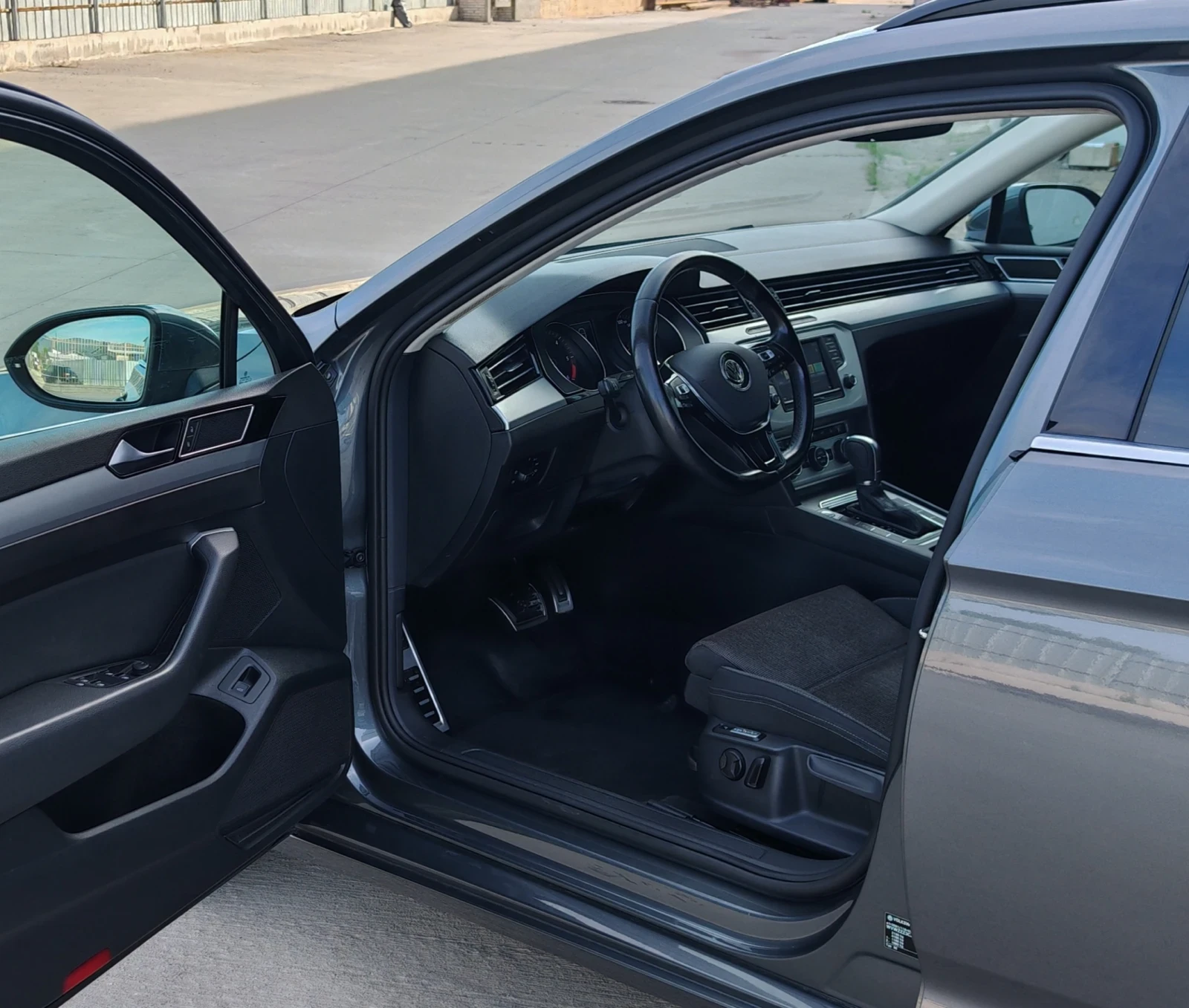 VW Passat 2.0TDI 150к.с HIGHLINE* AUTOMAT* LED* Navi* ACC* , снимка 8 - Автомобили и джипове - 54740155