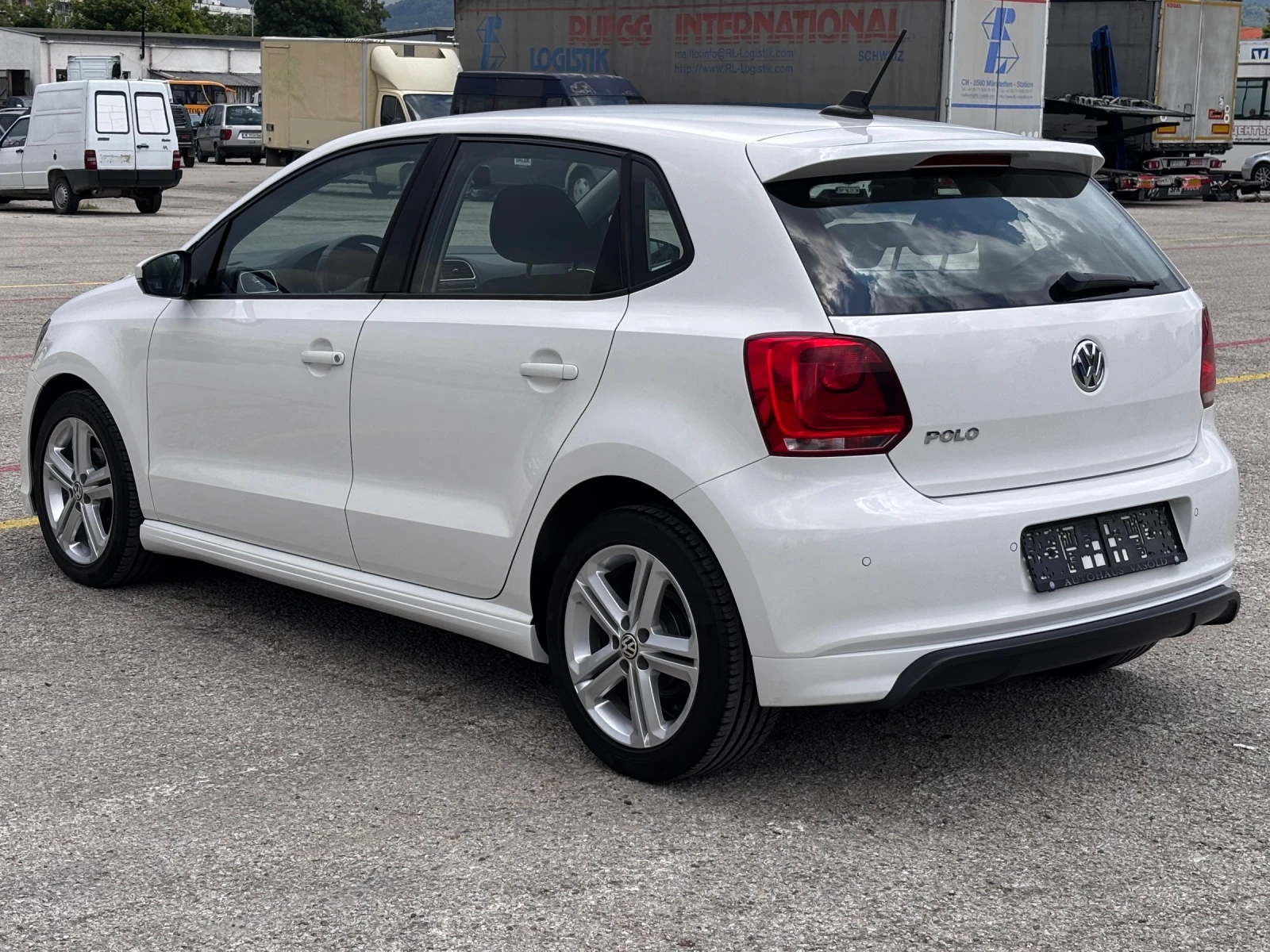 VW Polo 1.2i R-line Facelift, снимка 3 - Автомобили и джипове - 54978854