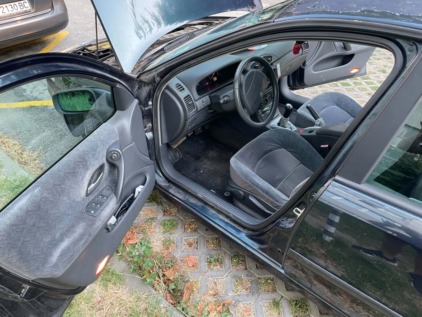 Renault Laguna 1.6L 2002г., снимка 11 - Автомобили и джипове - 56191213